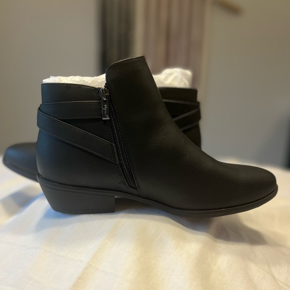 Vepose Black Ankle Booties